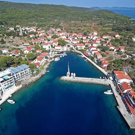 Gostinjska kuća Double Room Bozava 8100a 3*
