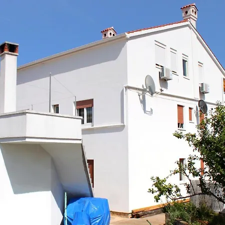 Gostinjska kuća Double Room Bozava 8100a