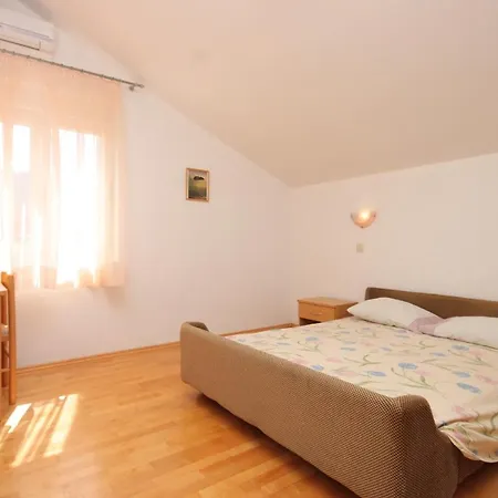 Gostinjska kuća Double Room Bozava 8100a