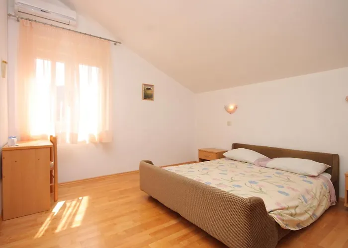 Gæstehus Double Room Bozava 8100A