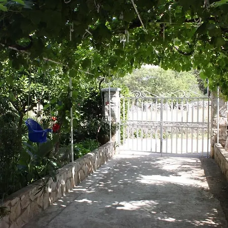 Double 8100a Gasthuis Božava